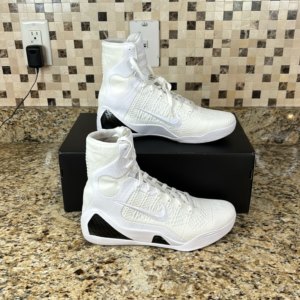 Kobe IX Elite Protro. White. Size 9. Nike.